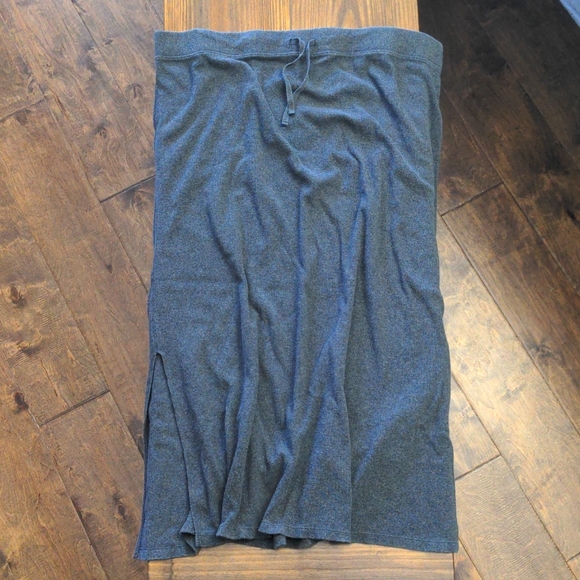Old Navy Dresses & Skirts - ⭐3/$12⭐ Old Navy Maxi Stretch Skirt